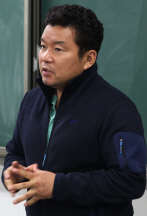 17일 상명대 CEO과정 학생들을 대상으로 특강을 하고 있는 마라톤 영웅 황영조 감독 / 상명대 제공